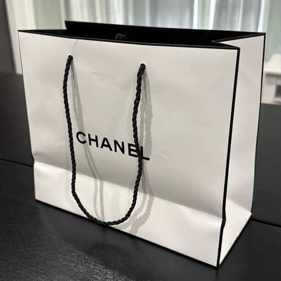 Chanel Classic White Shopping Gift Display Bag - Picture 4 of 9